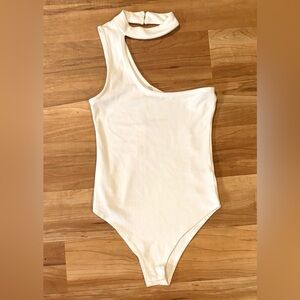 NWT, Glam Ivory One Shoulder Bodysuit with Choker Collar, Size S